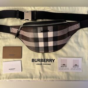 ❗️SOLD❗️Burberry Mini Cason Belt Bag